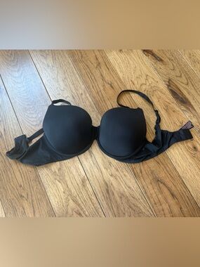 Victoria's Secret Black Molded T-Shirt Bra